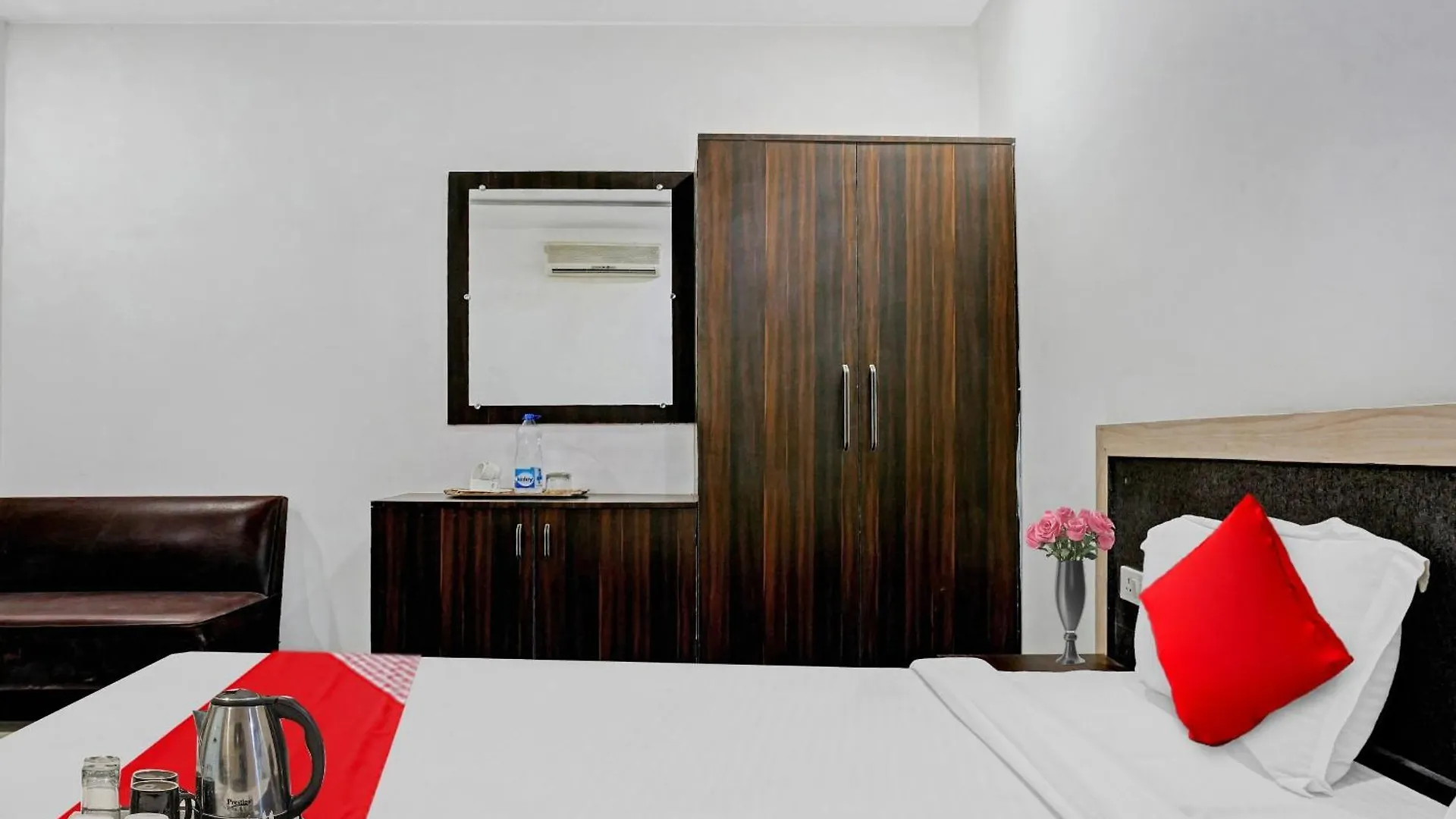 Hotel O Paradise Varanasi